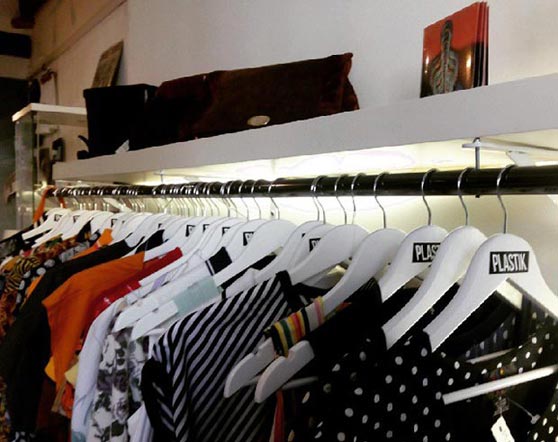 Entrevista a Elba Haxel, impulsora de Plastik Vintage Shop, un espacio para el arte y la moda