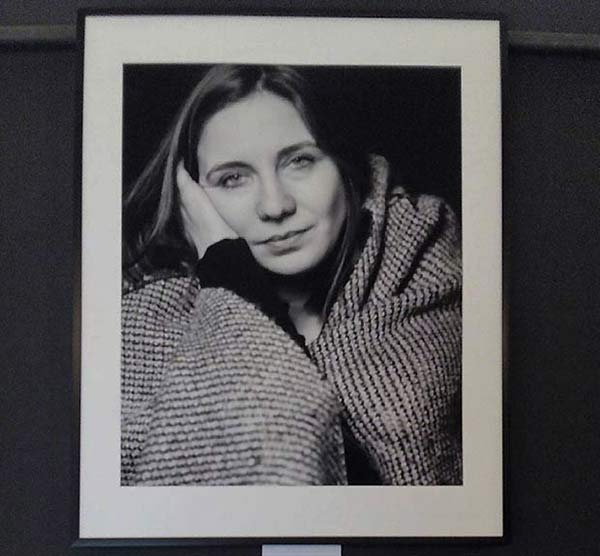 Retrato de Begoña Simón en la exposición "Miradas Intimas"