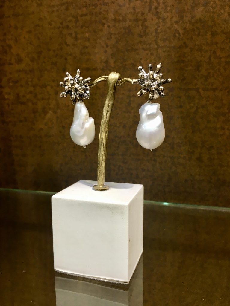 Pendientes coral de plata y perla de Joyeria Yolanda Dominguez | Regalos de navidad para madres sibaritas Made in Zaragoza