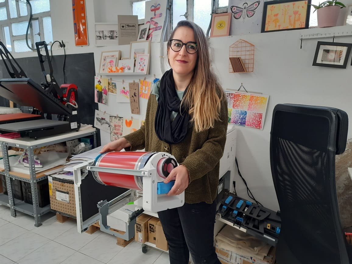 lorena yunquera en taller grafico risueno