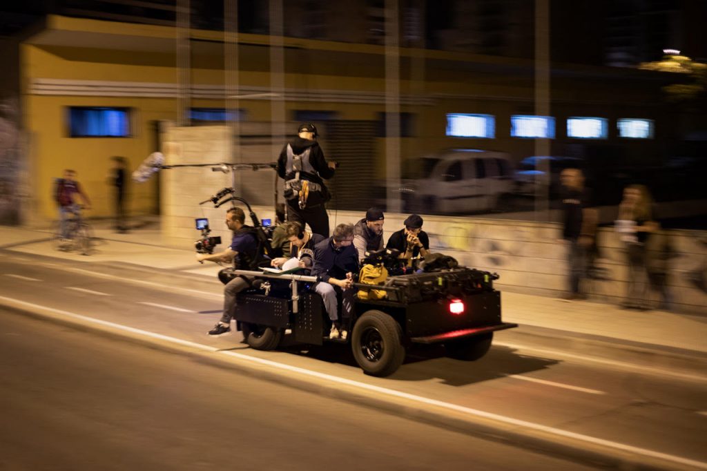 El convoy empleado en el rodaje nocturno de 'Rider' por las calles de Zaragoza