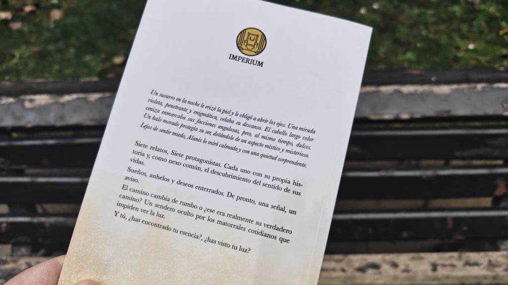 Contraportada del libro 'La esencia' (Silvia Puyal, Imperium Ediciones)