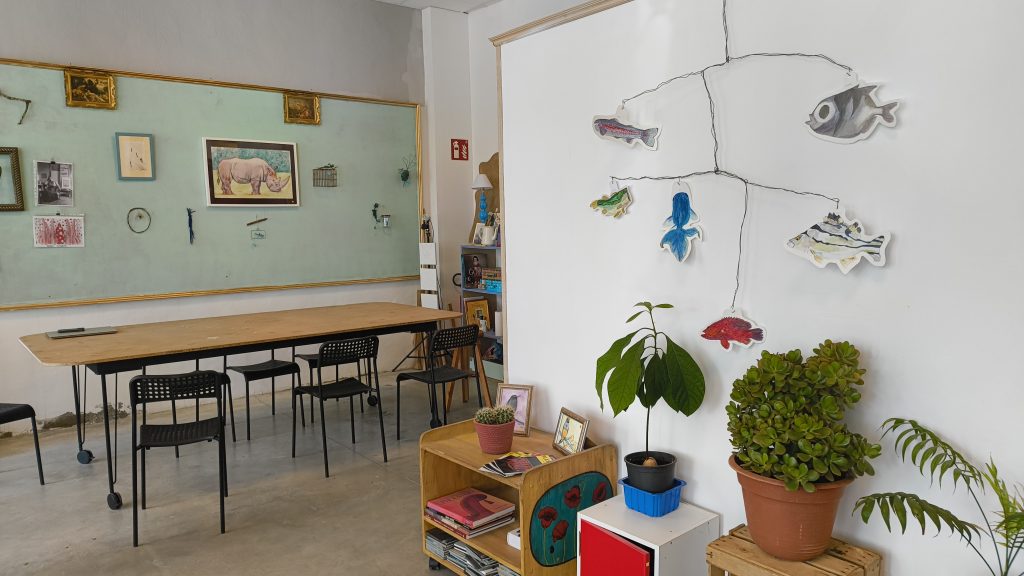 Lo que se ve al entrar en El Enjambre Lab (su enorme espacio interior está en proceso)
